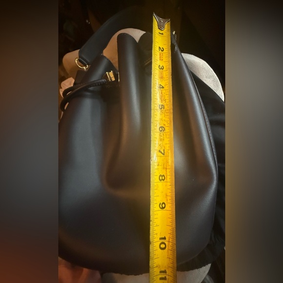 Ralph Lauren Navy Leather Drawstring Shoulder Bucket Bag with Gold RL Accent - Picture 10 of 12